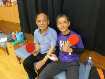 ⑧休憩中のひとこま。黒田君(左)と平中君(右)